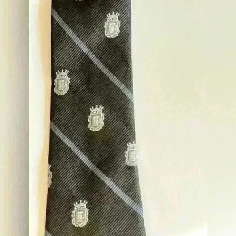 Hand Tailored Tie black with patterns